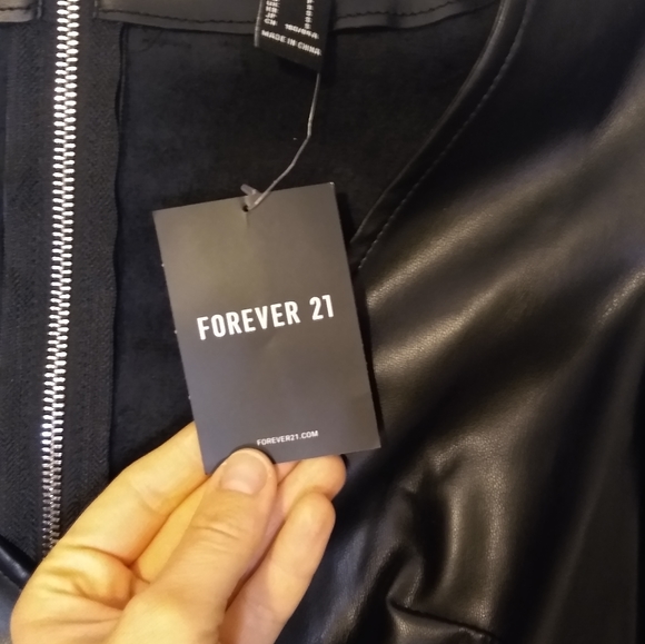 Forever 21 Faux Leather Mini Dress Size Small NWT - Picture 4 of 5